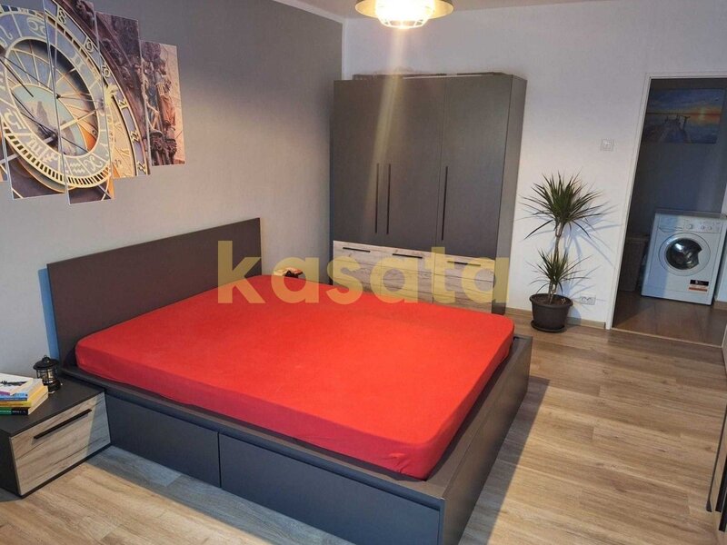 Doamna Ghica, oportunitate, garsoniera, bloc 1980.